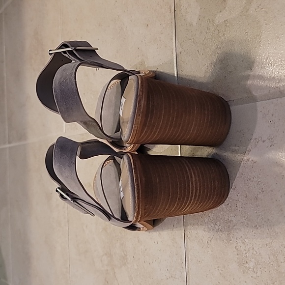 Sandals - Picture 3 of 3